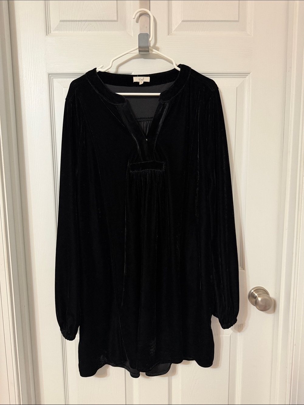 easel Black Velvet Long Sleeve Tunic Dress